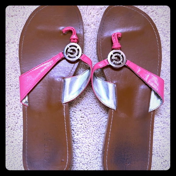 Guess flip flops - Picture 1 of 3